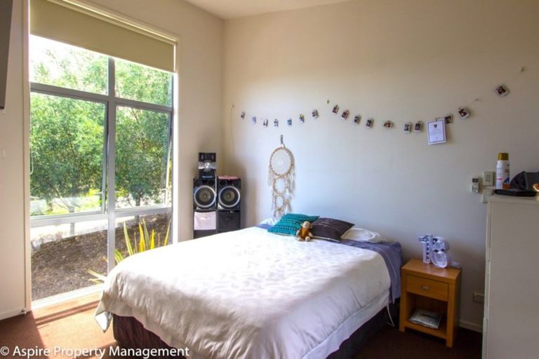 Photo of property in 92 Pemberton Avenue, Bayview, Auckland, 0629