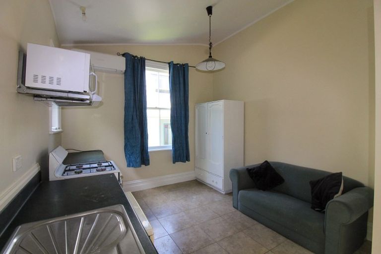 Photo of property in 14a Kelburn Parade, Kelburn, Wellington, 6012