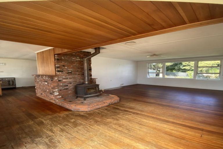 Photo of property in 8 Donnelly Street, Oakura, 4314