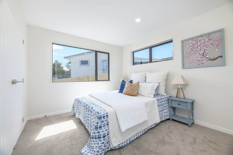 Photo of property in 12b September Place, Forrest Hill, Auckland, 0620