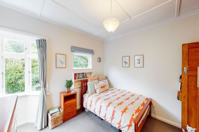 Photo of property in 74 Glenmore Street, Northland, Wellington, 6012