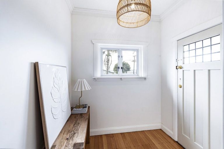 Photo of property in 100 Lemon Street, New Plymouth, 4312