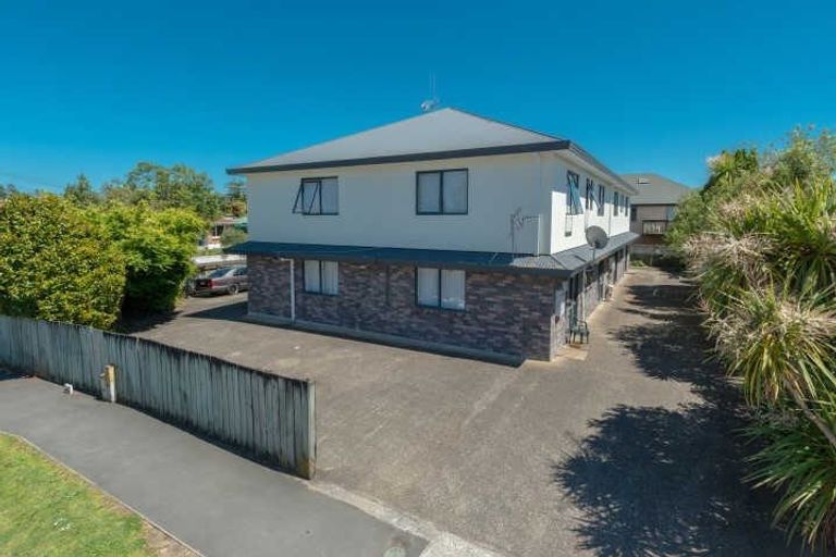 Photo of property in Carrington House, 12/2 Baffles Crescent, Silverdale, Hamilton, 3216