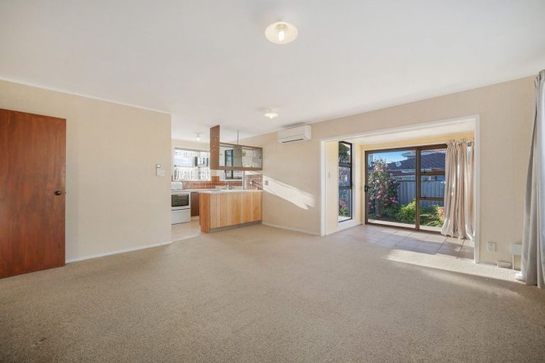 Photo of property in 2/13 Northall Road, New Lynn, Auckland, 0600
