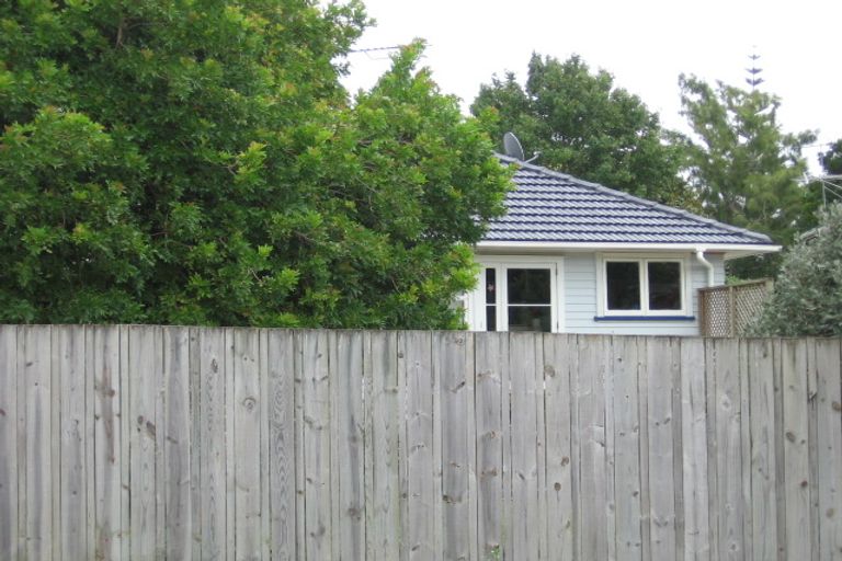 Photo of property in 2/23 O'donn Avenue, Beach Haven, Auckland, 0626