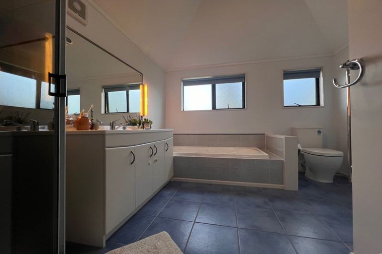 Photo of property in 3 Javelin Place, West Harbour, Auckland, 0618