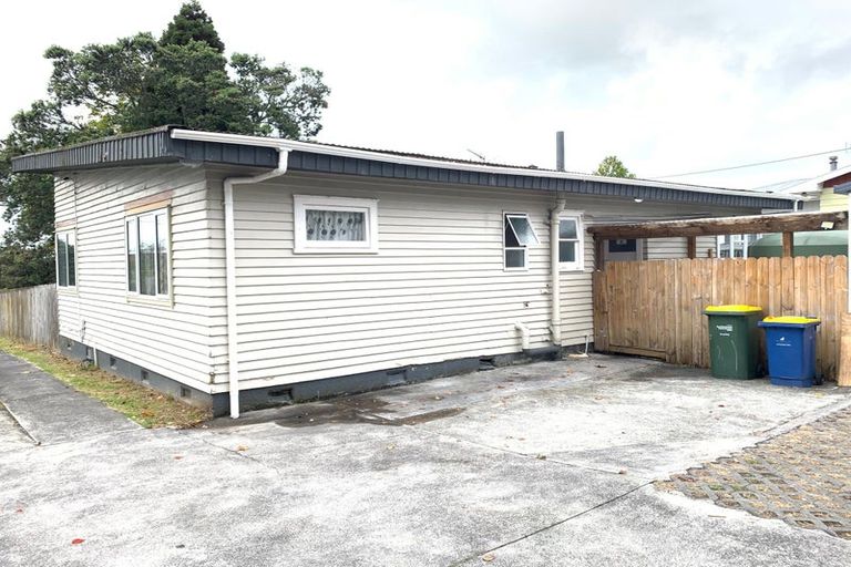 Photo of property in 23 Margan Avenue, New Lynn, Auckland, 0600