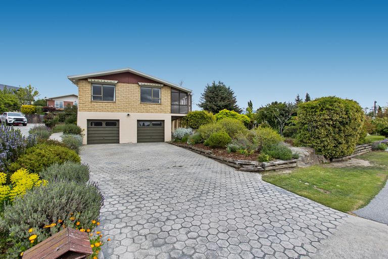 Photo of property in 2 Kamaka Crescent, Bridge Hill, Alexandra, 9320