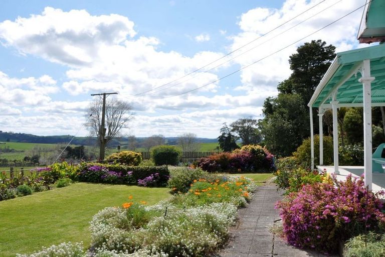 Photo of property in 244 Matakohe West Road, Matakohe, 0594