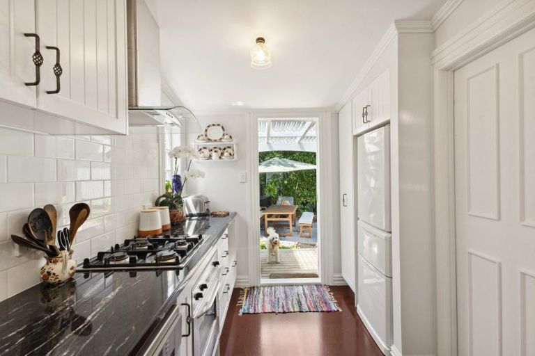 Photo of property in 15 Pomare Road, Russell, 0202