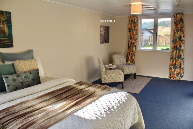 Photo of property in 15 Gleeson Road, Manakau, Levin, 5573