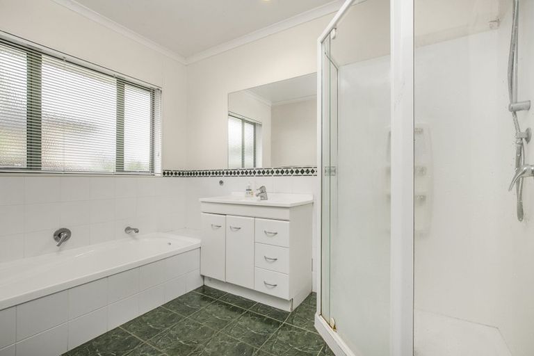 Photo of property in 2/17 Chevis Place, Pakuranga, Auckland, 2010