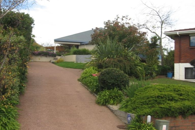 Photo of property in 20 Pitlochry Place, Highland Park, Auckland, 2010