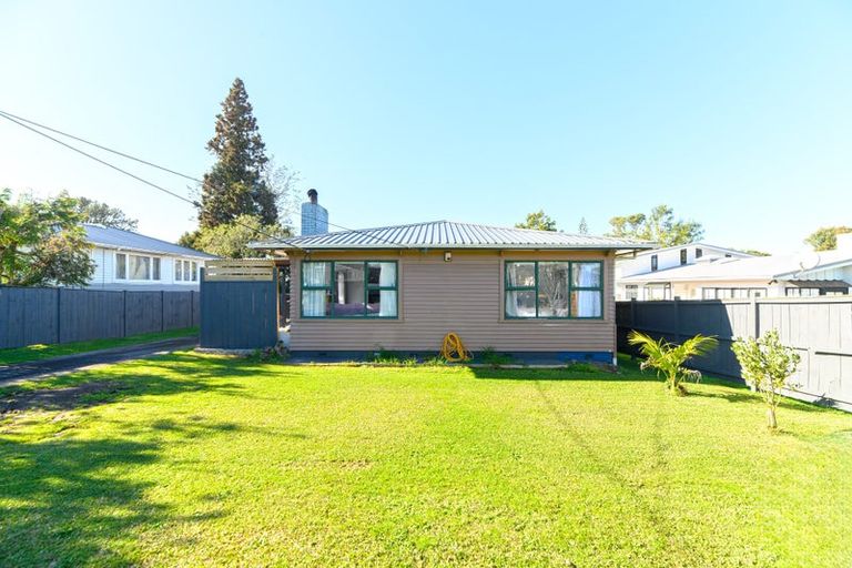 Photo of property in 9 Longburn Road, Henderson, Auckland, 0610