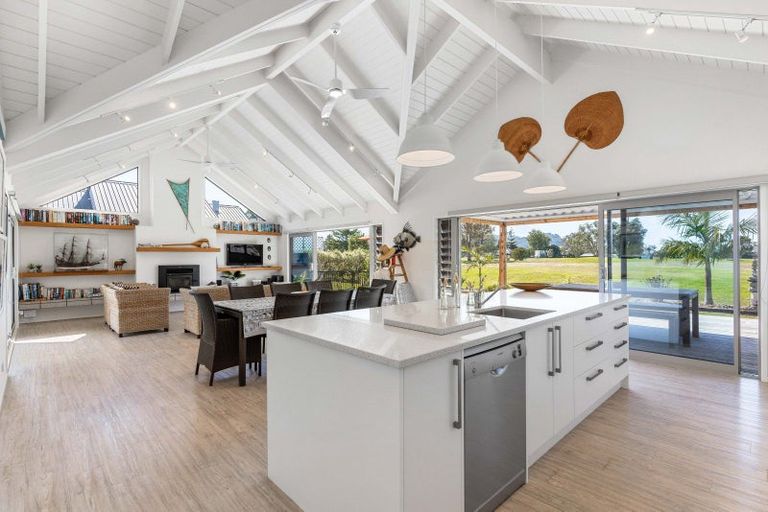 Photo of property in 132 Kiwi Road, Whangamata, 3620