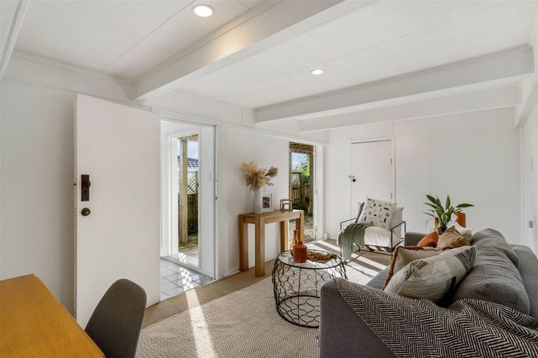 Photo of property in 1/121 Mokoia Road, Birkenhead, Auckland, 0626