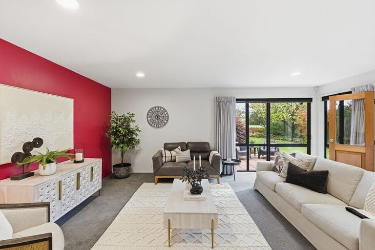 Photo of property in 12 Hatfield Place, Avonhead, Christchurch, 8042