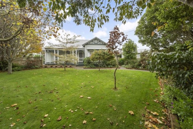 Photo of property in 1 Hunter Street, Hawera, 4610