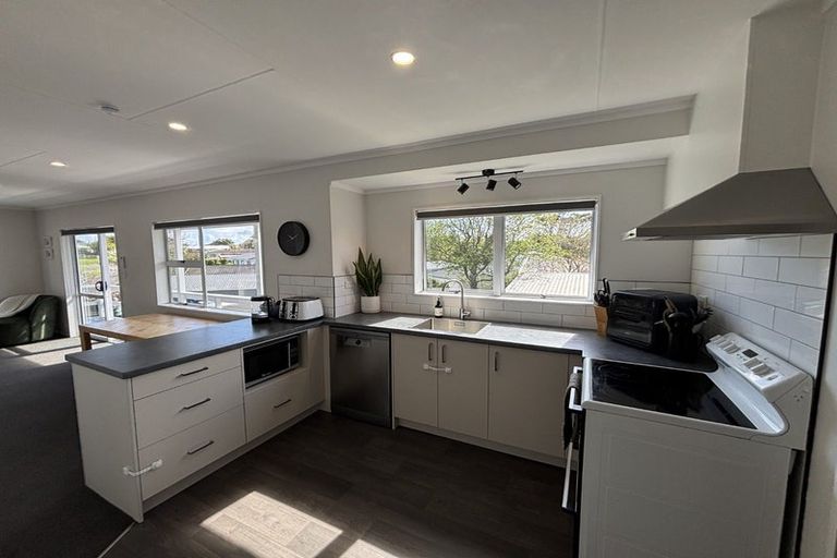 Photo of property in 16 Camellia Avenue, Bell Block, New Plymouth, 4312