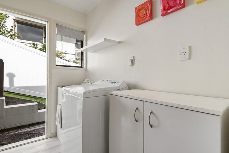 Photo of property in 2/13 Newstead Avenue, Browns Bay, Auckland, 0632