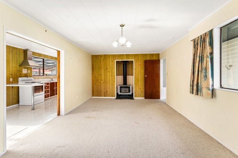 Photo of property in 4 Newburn Grove, Wainuiomata, Lower Hutt, 5014