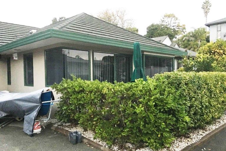 Photo of property in 25 Shelly Beach Parade, Cockle Bay, Auckland, 2014