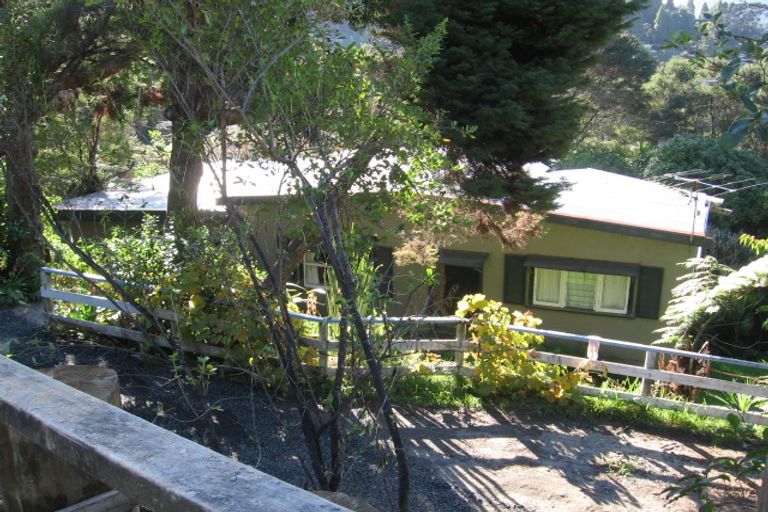 Photo of property in 74 Laingholm Drive, Laingholm, Auckland, 0604