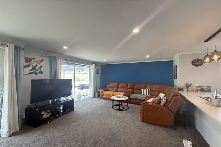 Photo of property in 21 Te Ara O Toroa, Wainuiomata, Lower Hutt, 5014