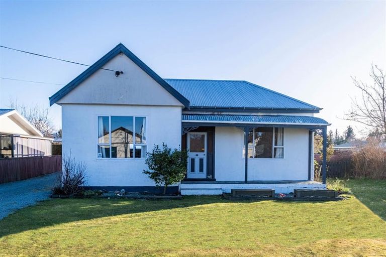 Photo of property in 3 Mckenzie Street, Fairlie, 7925