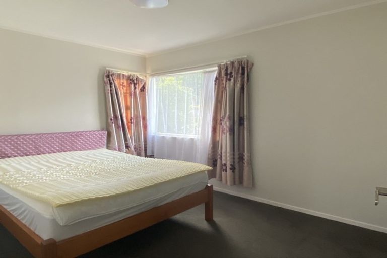 Photo of property in 1/23 Manhattan Heights, Glendene, Auckland, 0602