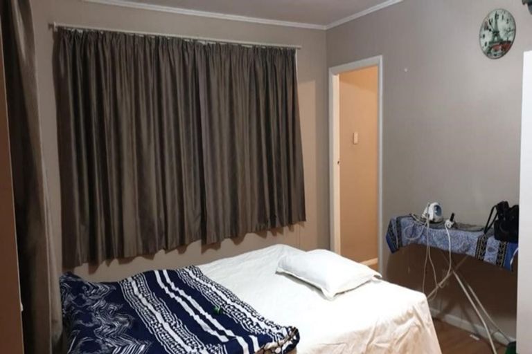 Photo of property in 2 Kelkirk Street, Kelston, Auckland, 0602