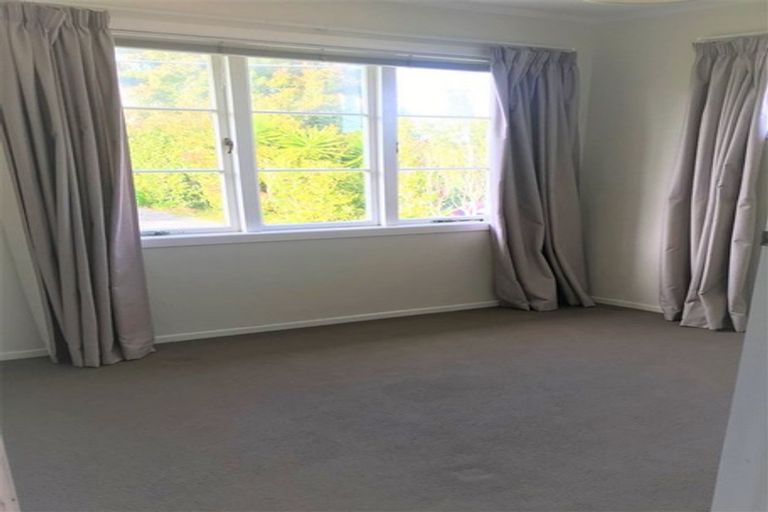 Photo of property in 76 Pupuke Road, Hillcrest, Auckland, 0627
