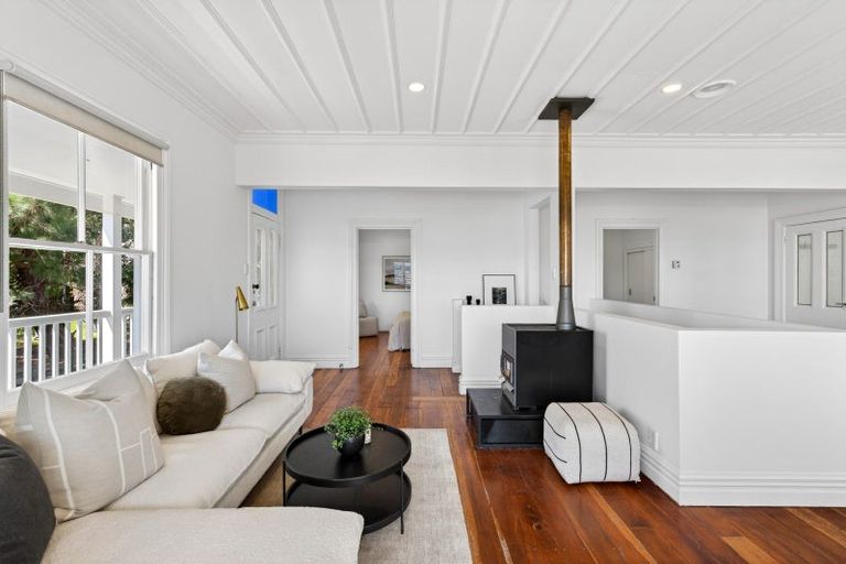 Photo of property in 1 Denholm Road, Hospital Hill, Napier, 4110