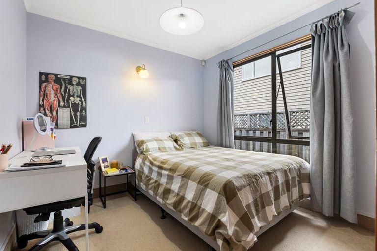 Photo of property in 1/5 Gulf Crest, Bucklands Beach, Auckland, 2012