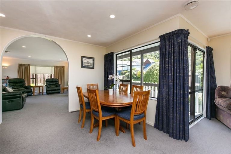 Photo of property in 74 Amapur Drive, Khandallah, Wellington, 6035