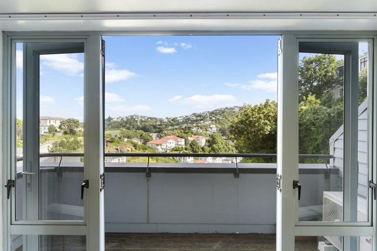 Photo of property in 2/93a Kelburn Parade, Kelburn, Wellington, 6012