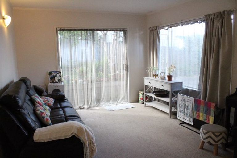 Photo of property in 2/123a Gossamer Drive, Pakuranga Heights, Auckland, 2010
