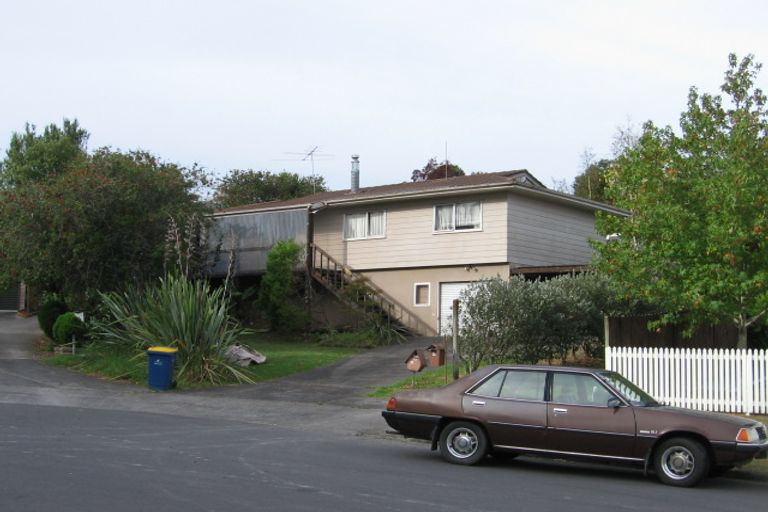 Photo of property in 9 Trengove Place, West Harbour, Auckland, 0618