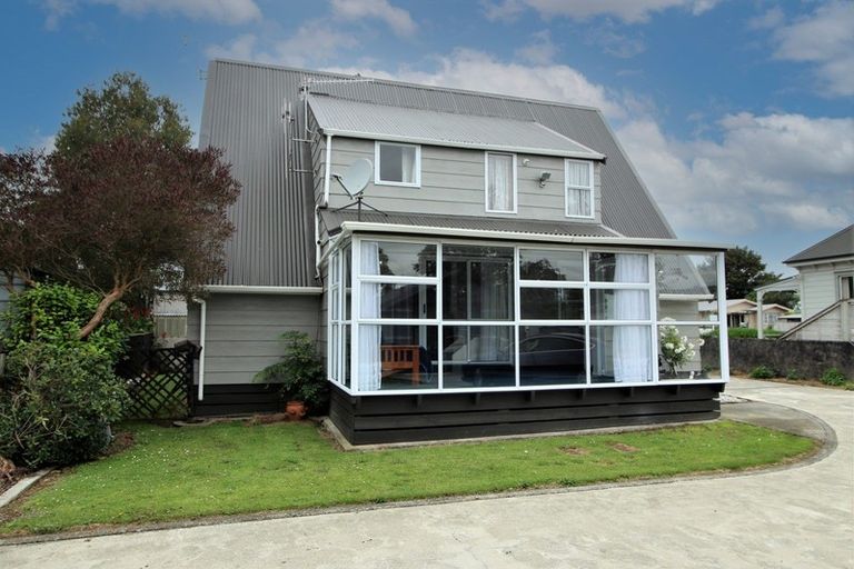 Photo of property in 11 Ross Street, Woodville, 4920
