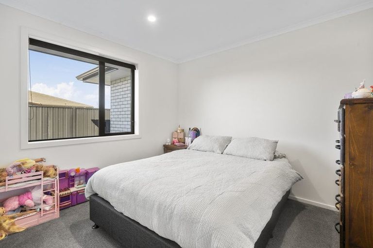 Photo of property in 16 Austin Reid Avenue, Carterton, 5713