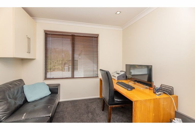 Photo of property in 20 Evergreen Place, Parklands, Christchurch, 8083