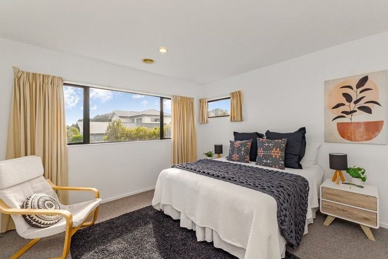 Photo of property in 16 Greenstone Place, Aotea, Porirua, 5024