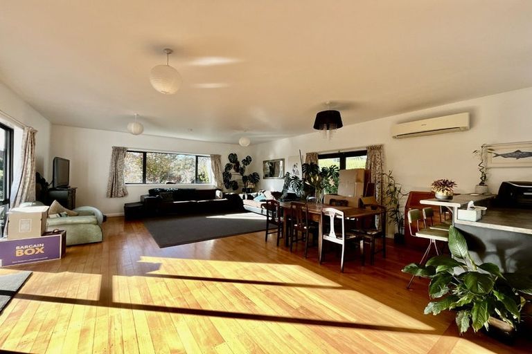 Photo of property in 6 Armstrong Avenue, Saint Martins, Christchurch, 8022