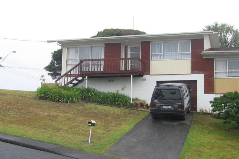 Photo of property in 2/2 Cheval Drive, Totara Vale, Auckland, 0629