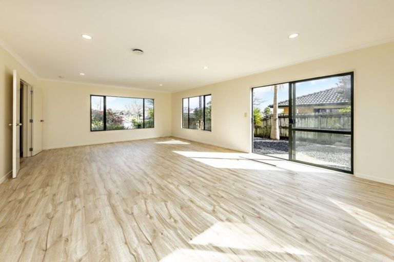 Photo of property in 89 Moyrus Crescent, East Tamaki Heights, Auckland, 2016