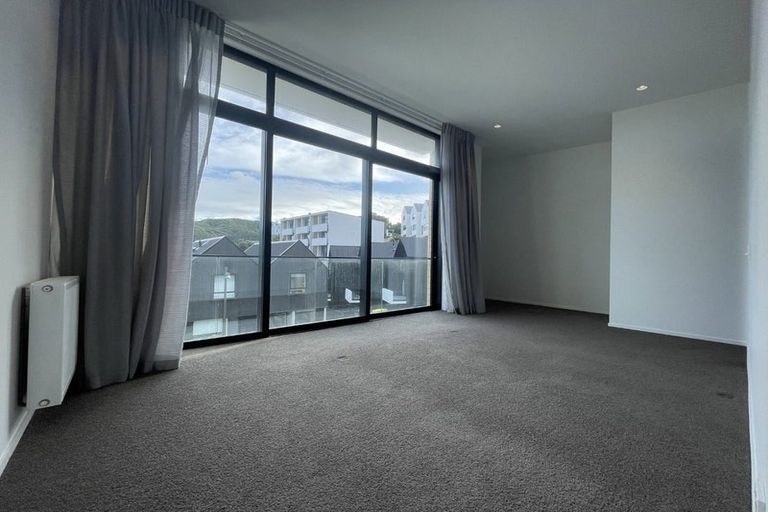 Photo of property in 7 Jean Caldwell Way, Island Bay, Wellington, 6023