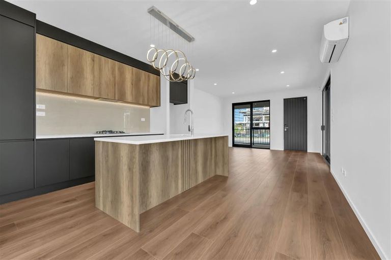 Photo of property in 16 Waimarie Drive, Karaka, 2578