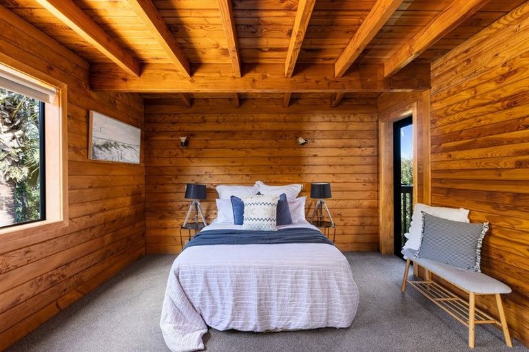 Photo of property in 4 Hillside Crescent, Leigh, 0985