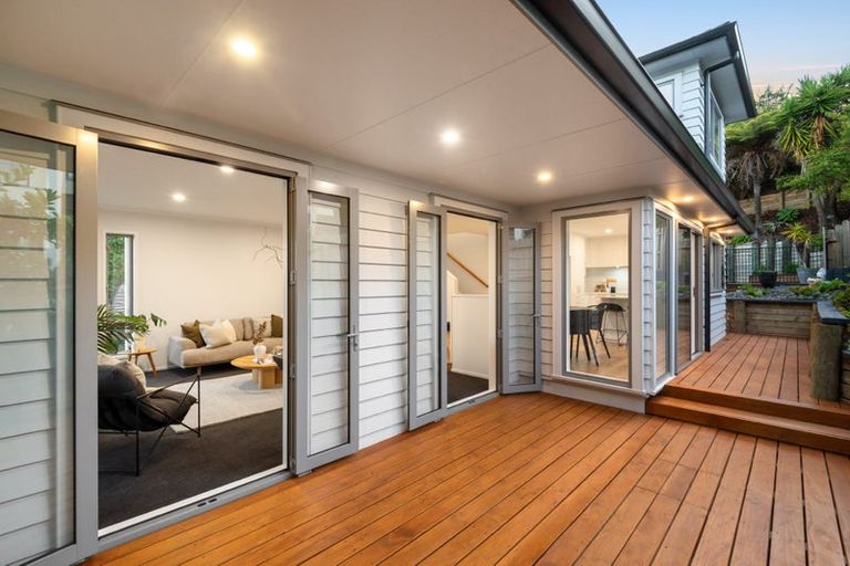 Photo of property in 18 Greenleaf Way, Northcross, Auckland, 0630