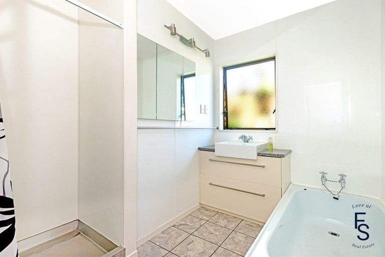 Photo of property in 13 Loisel Street, Riverdale, Gisborne, 4010